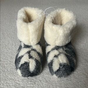 Eluna Fuzzy Slippers